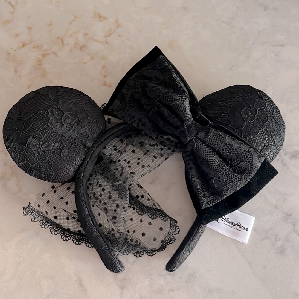 BLACK VELVET AND LACE DISNEY PARKS MICKEY EARS 🖤🖤🖤